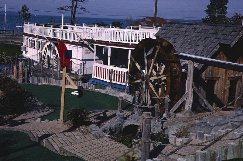 River Country Golf (Bay Golf) - John Margolies Photo 1988 (newer photo)